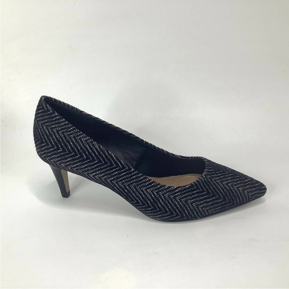NIB Tahari Gia Black White Chevron Shoes Pumps 6.5M Textile Pointy Toe heel